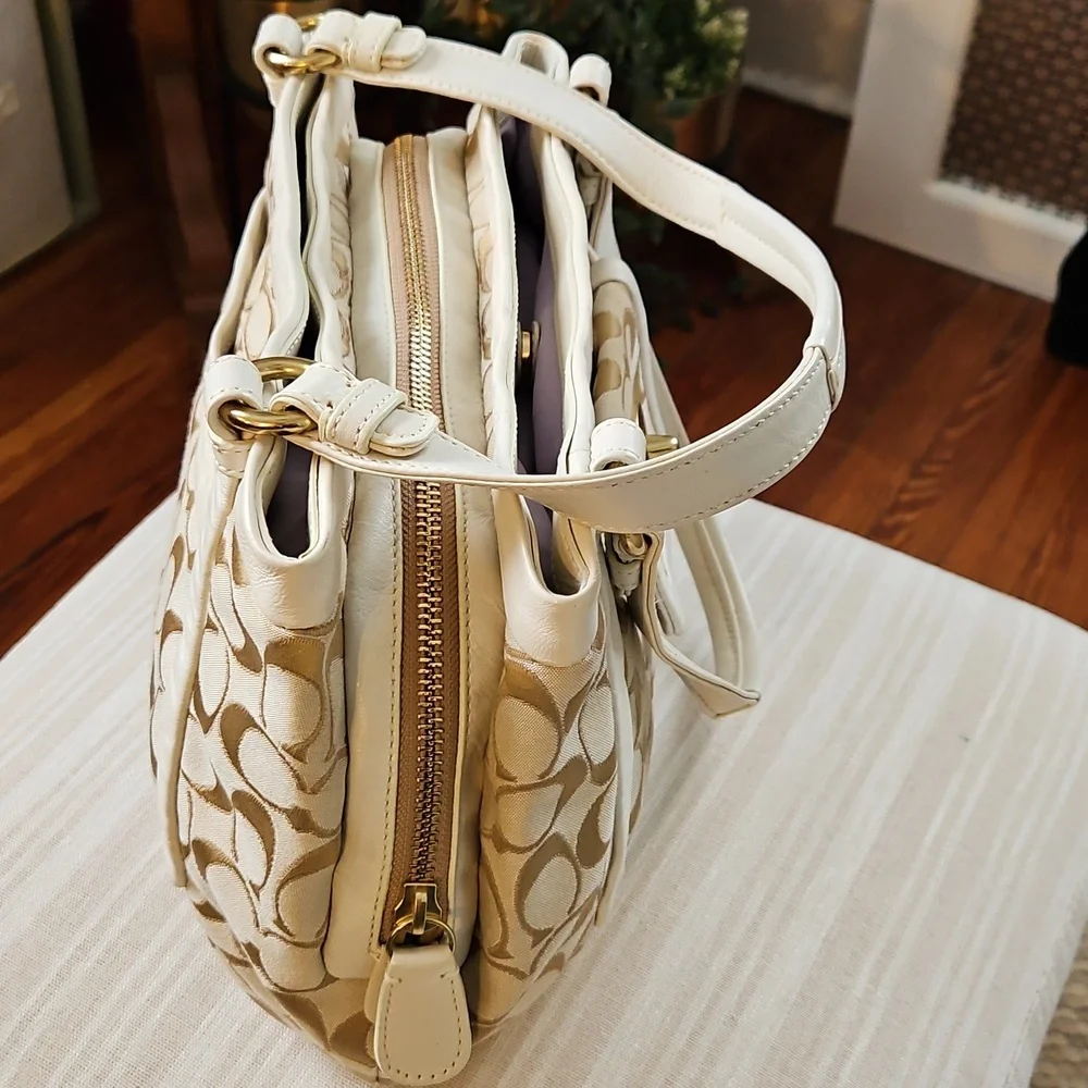 Coach Tan and Cream Signature Shoulder Bag - Picture 6 of 16